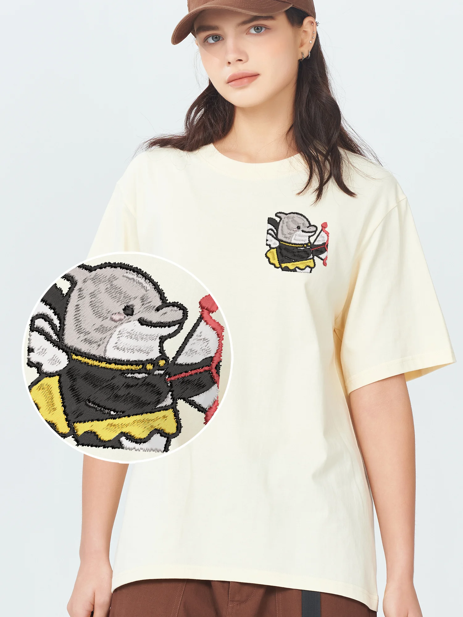 

Мягкие забавные футболки Camiseta с вышивкой Delphin Taking Loving Arrow, высококачественные футболки унисекс с вышивкой ​