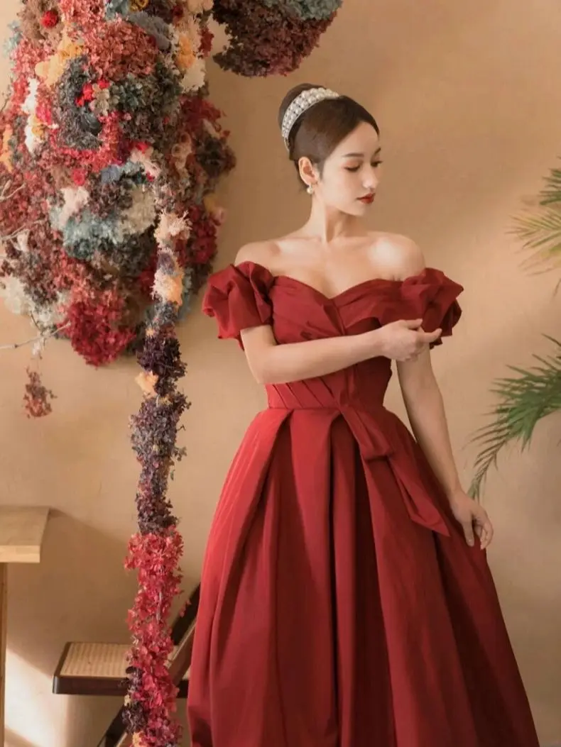 Burgundy Saudi Arbia Bridesmaid Dresses A-Line Off The Shoulder Satin Pleat Boat Neck Banquet Prom Evening Gown For Wedding