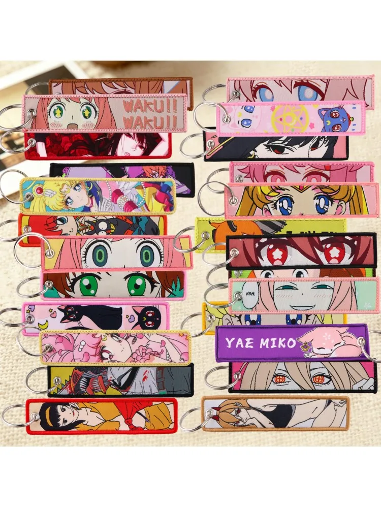 Beliebte Anime-Manga-Schlüsselanhänger mit Stickerei für Herren, coole Schlüsselanhänger, modische Accessoires, Schmuck, Geschenk für Fans, 1 Stück.