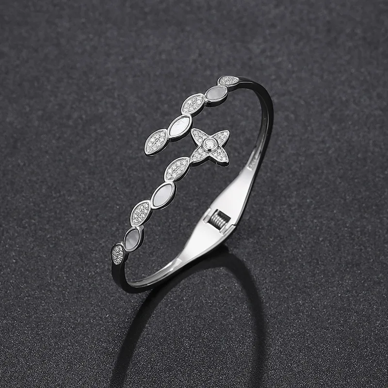 

S925 Серебряный браслет из муассанита с дизайном клевера и ракушки для женщин, элегантный эластичный браслет, ювелирные изделия