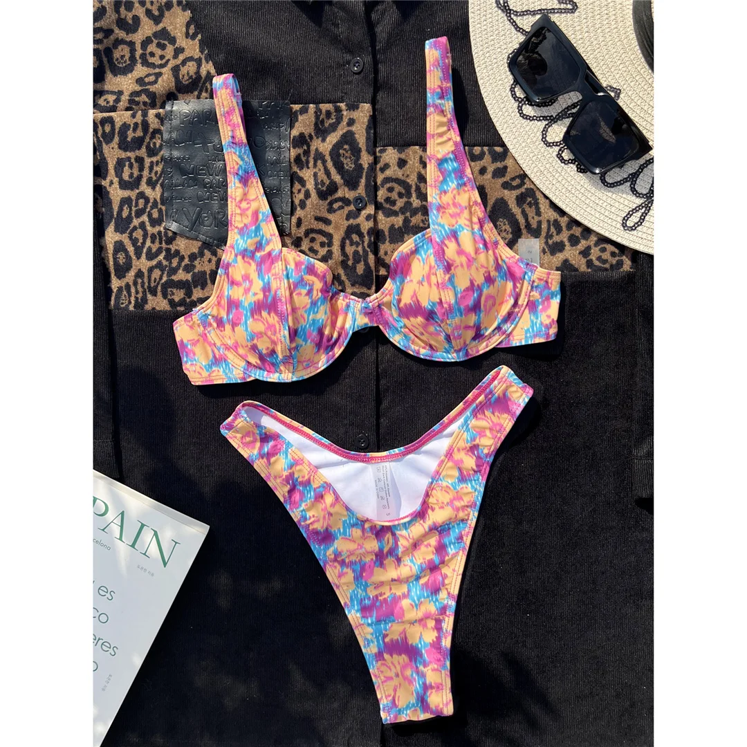 Neuer bedruckter, mit Bügel verstärkter, brasilianischer Bikini mit mittlerer Bundhöhe, Damen-Badebekleidung, zweiteiliger Bikini-Set, Badeanzug, V4622 – Detail 10