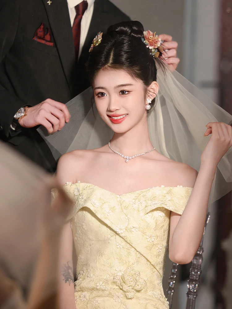 

Свадебное платье цвета шампань на одно плечо, корейский стиль, с цветочным принтом, коротким рукавом, средней талией, облегающее