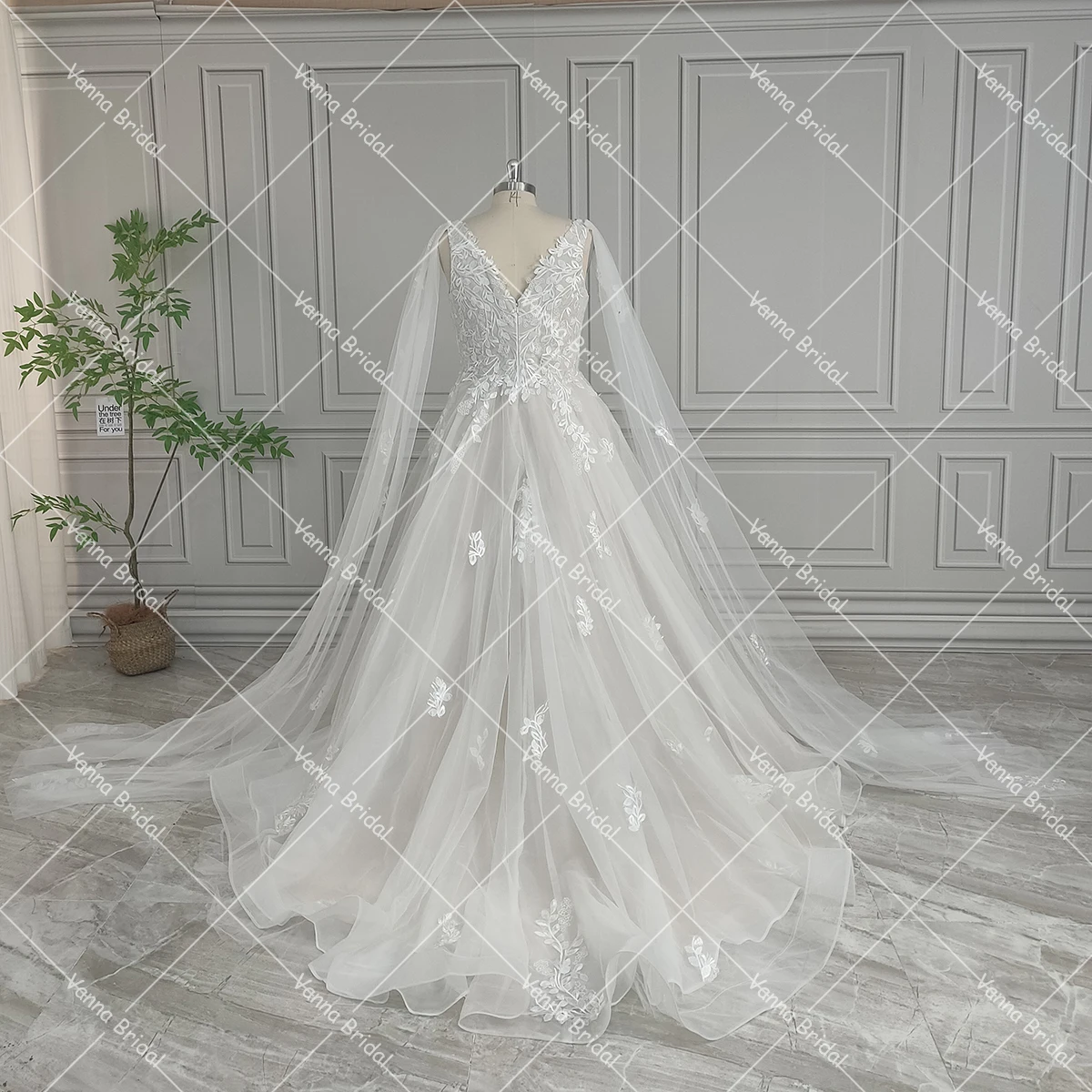 Sem mangas uma linha decote em v profundo personalizado floral apliques bordado renda destacável capa tule plus size vestido de festa de casamento