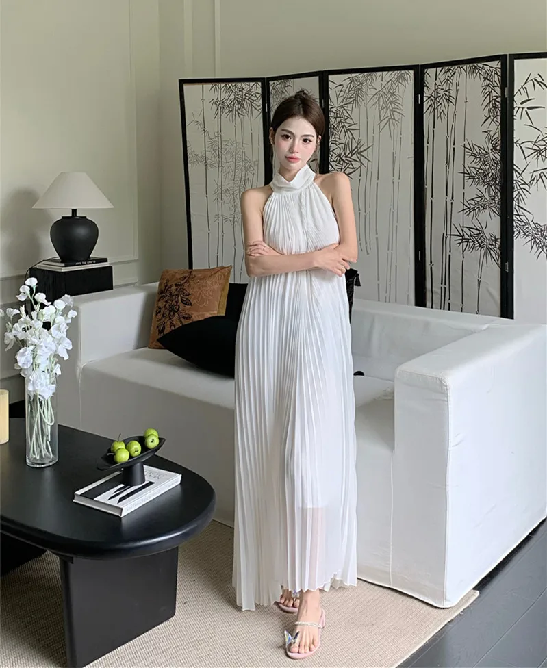 Summer Female Pleated Dress Sleeveless Halter Collar Long Loose Women\'s Beach Dress Lady Holiday Clothes Chiffon Dresses White