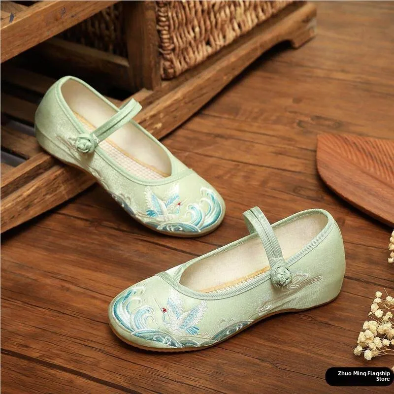 Elegant Embroidered Hanfu Shoes Women's Soft Bottom Comfortable Floral Design Traditional Beijing Cloth Shoes for Spring Summer