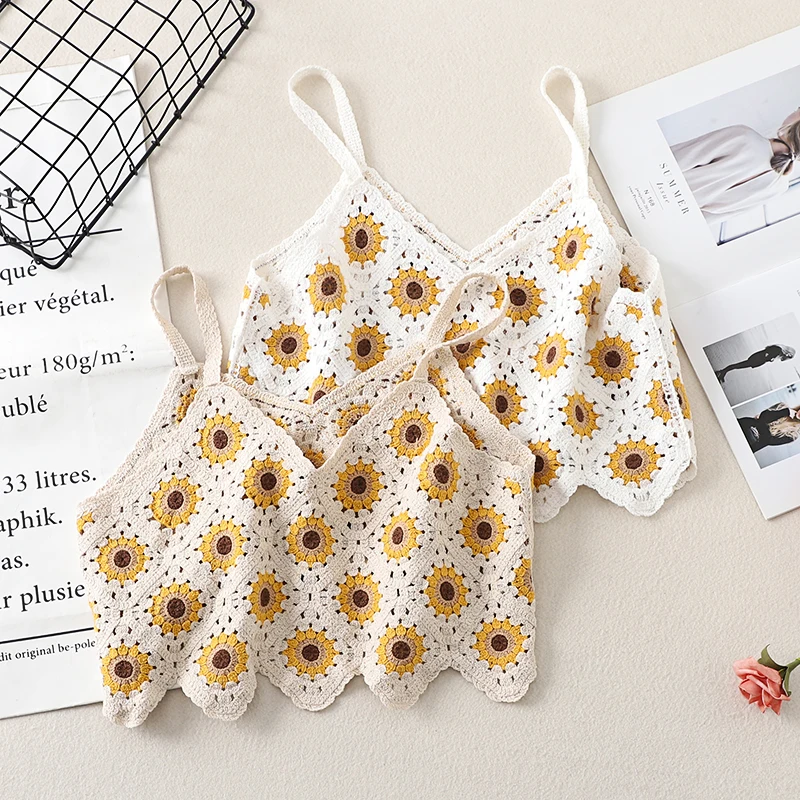 OUMEA Women Knitted Crochet Tops Summer Daisy Floral Embroidery Bohemian Camis Tops Sleeveless V Neck Chic Retro Beach Tops