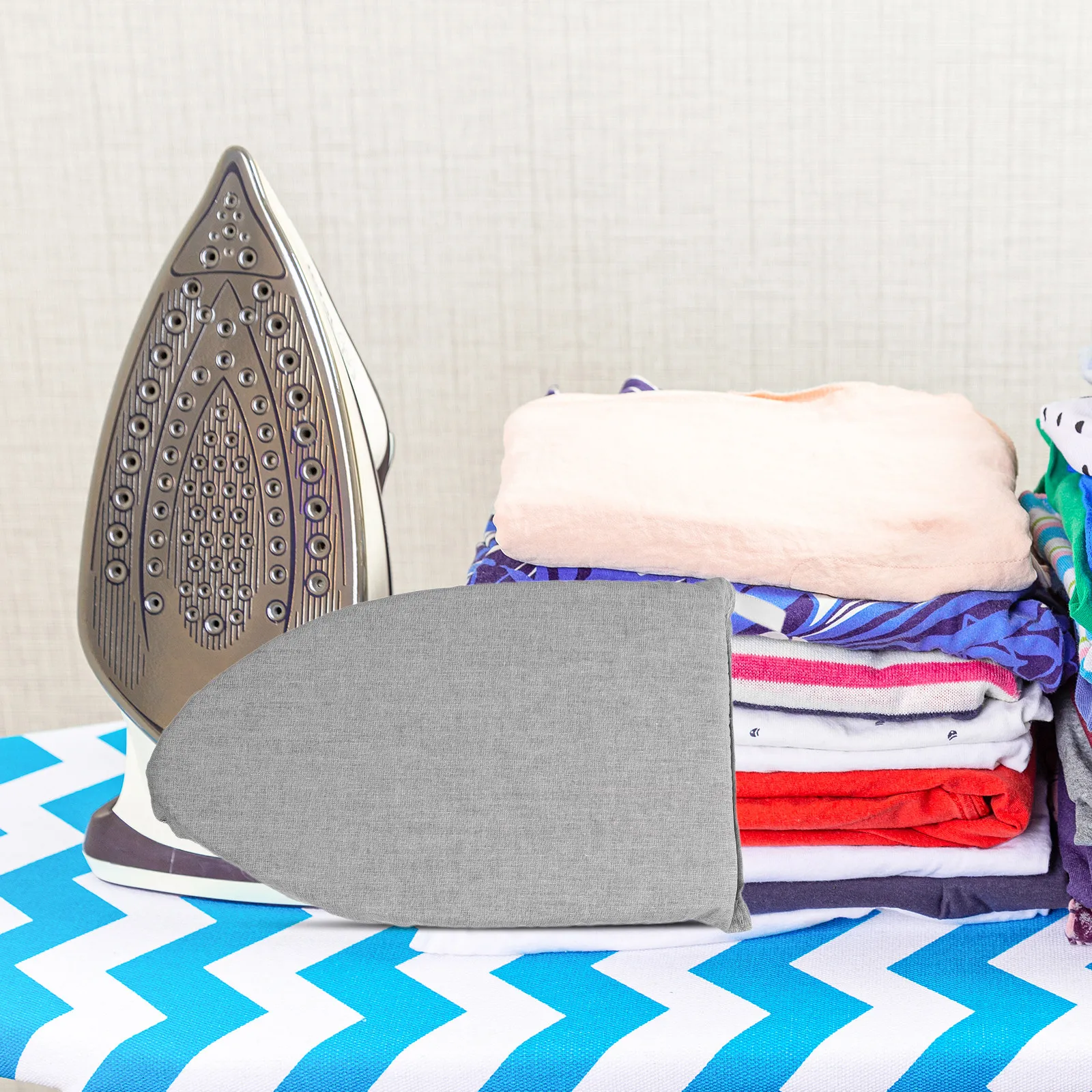 2Pcs Mini Hand Held Iron Boards Heat Resistant Pads Handy Ironing Gloves Space Saving Tabletop Ironing Board Travel Sewing Craft