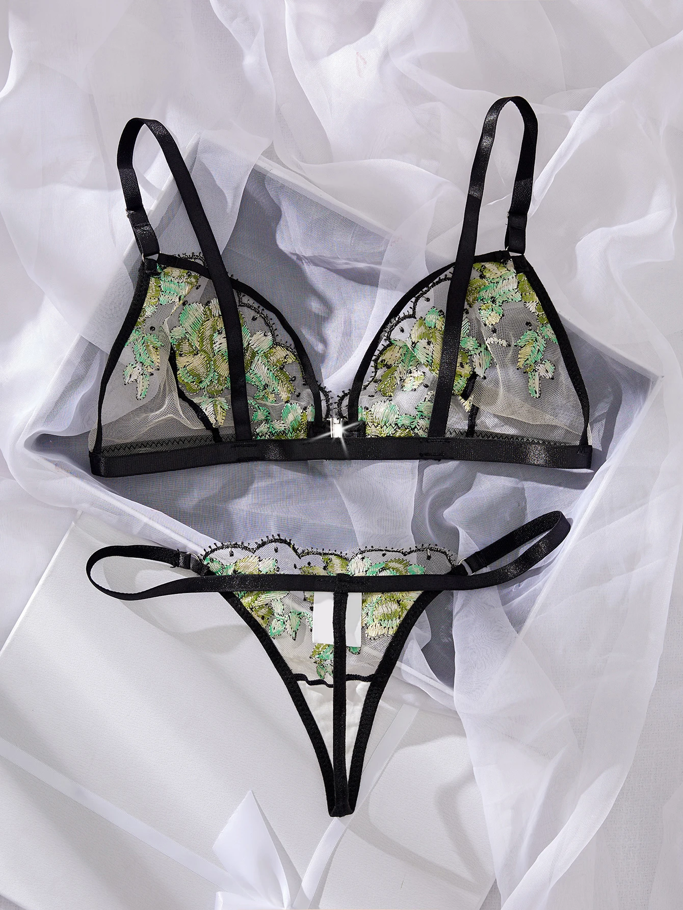 2024 ingerie Set Sexy Floral Embroidery Underwear Transparent front clasp bra Skin Care Kits Delicate Fairy Set Woman bralette