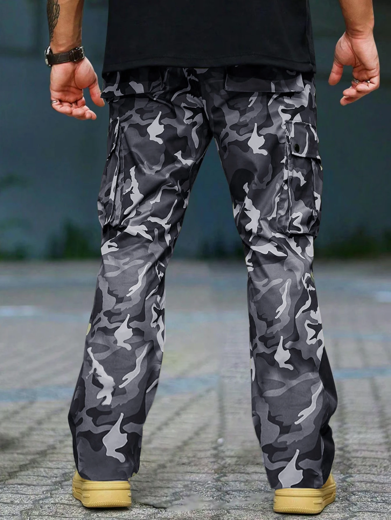 Men's New Camo Pants Fashion Outdoor Wide Leg Pants Large Pockets Decorative Woven Flare Pants Suitable for Young Casual Wear