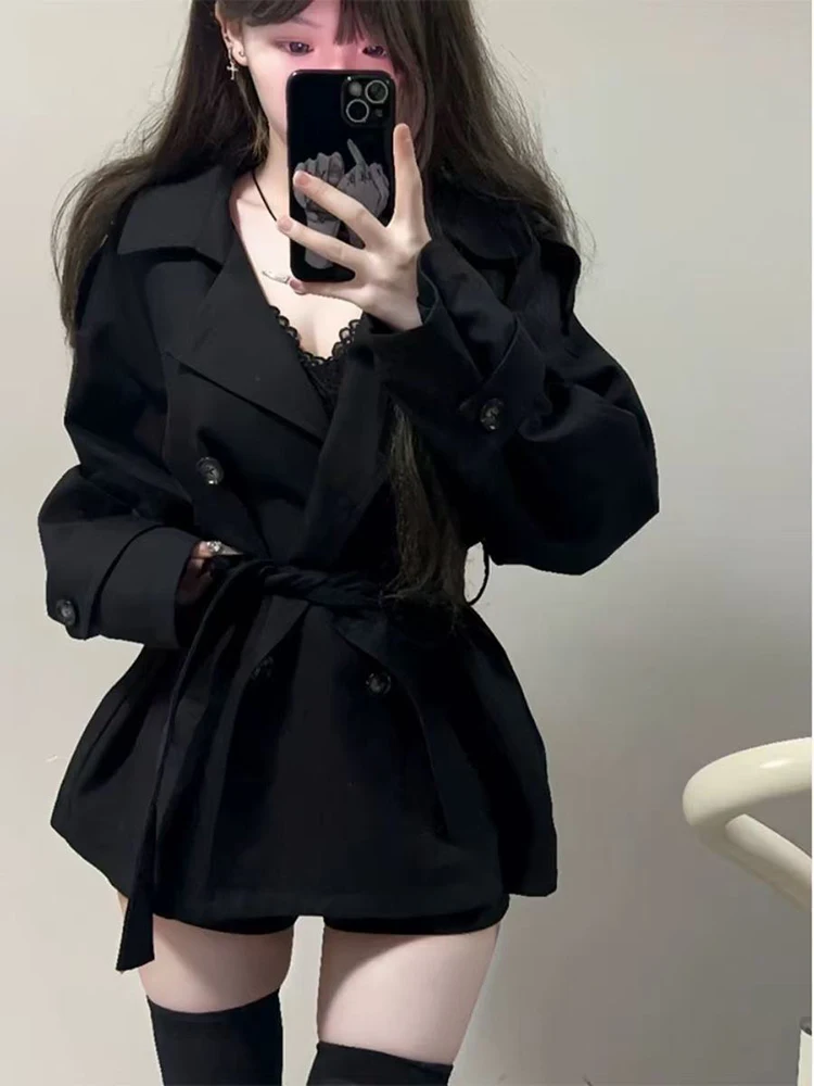 เสื้อโค้ทสีดำสไตล์ Y2K สำหรับผู้หญิง เสื้อคลุมทรงหลวมสไตล์เกาหลี ดีไซน์หรูหรา ติดกระดุมสองแถว แต่งเชือกร้อย แจ็คเก็ตเทรนช์โค้ท  เสื้อผ้าสตรีทแวร์ ปกเสื้อแบบปกเชิ้ต ผ้าผสม