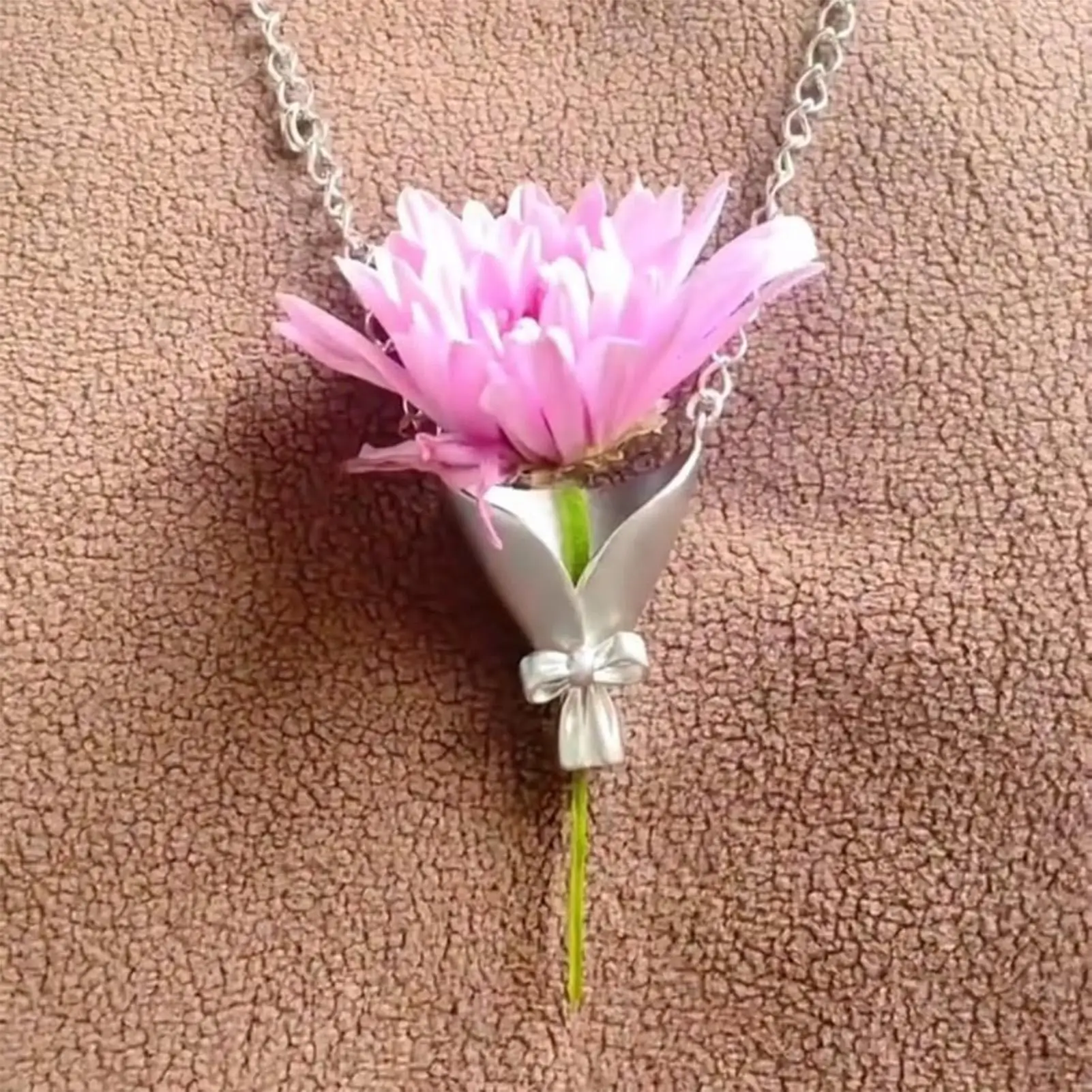 Flower Bouquet Holder Pendant Necklace for Women Girls Mom Girlfriend Vase Mothers Valentine's Day Gifts for Her