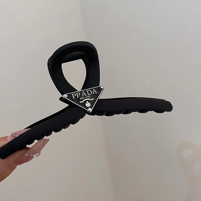 High-End Frosted Acrylic Metal Hair Claws Triangle Letter Clip Simple Shark Clip Bangs Holder Fashionable Hair Accessories
