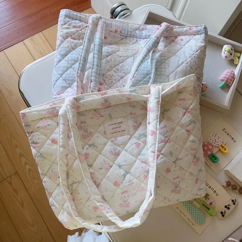 

New Aesthetic Floral Print Tote Bag Large Capacity Quilted Cotton Shoulder Bag Minimalist Diaper Bag Spacious Tote for Travel