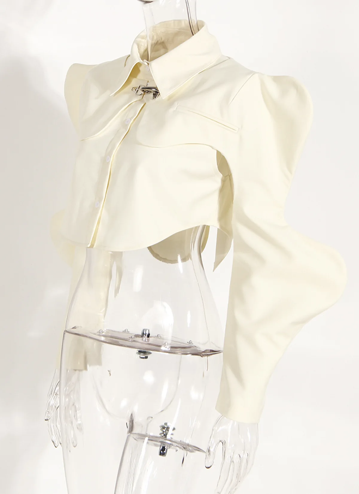 ส่วนบุคคลของผู้หญิงชุดสองชิ้นเสื้อเชิ้ตแขนสั้นกลีบเสื้อกั๊กและผ้าคลุมไหล่แขนยาวออกแบบชุดสีขาวและสีดํา