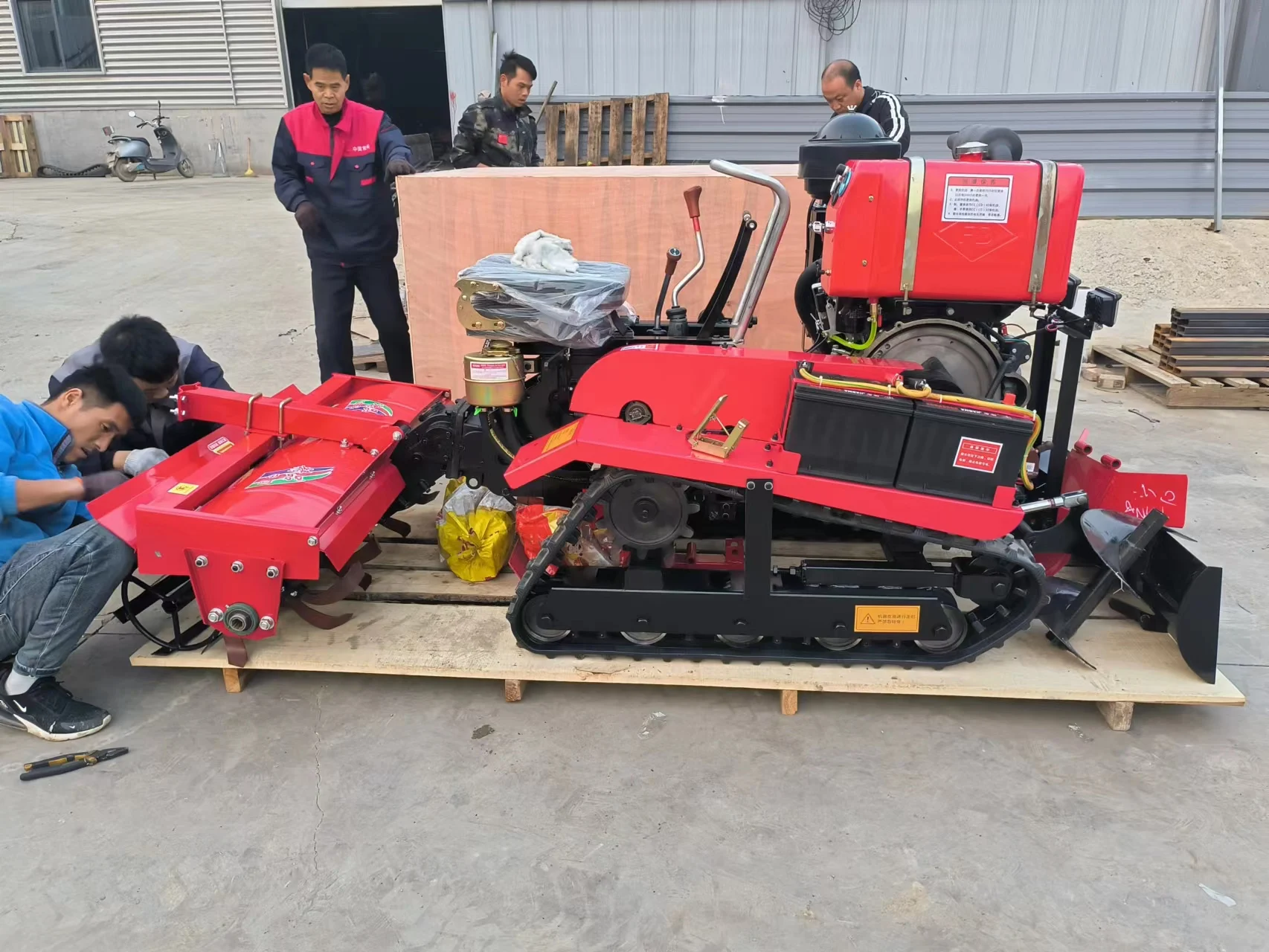 รถแทรกเตอร์ขนาดเล็กสำหรับฟาร์ม 25 แรงม้า 40 แรงม้า 45 แรงม้า 50 แรงม้า ลดราคาพิเศษ