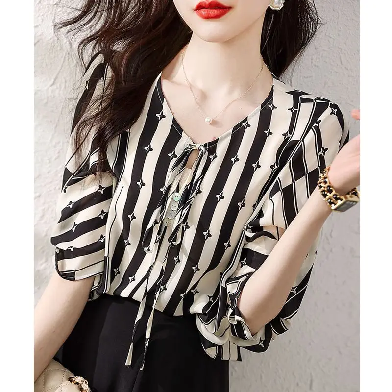 Korean All-match Summer Women\'s V-Neck Printing Button Lacing Contrast Color Fashion Casual 3/4 Sleeve Loose Chiffon Shirt Tops