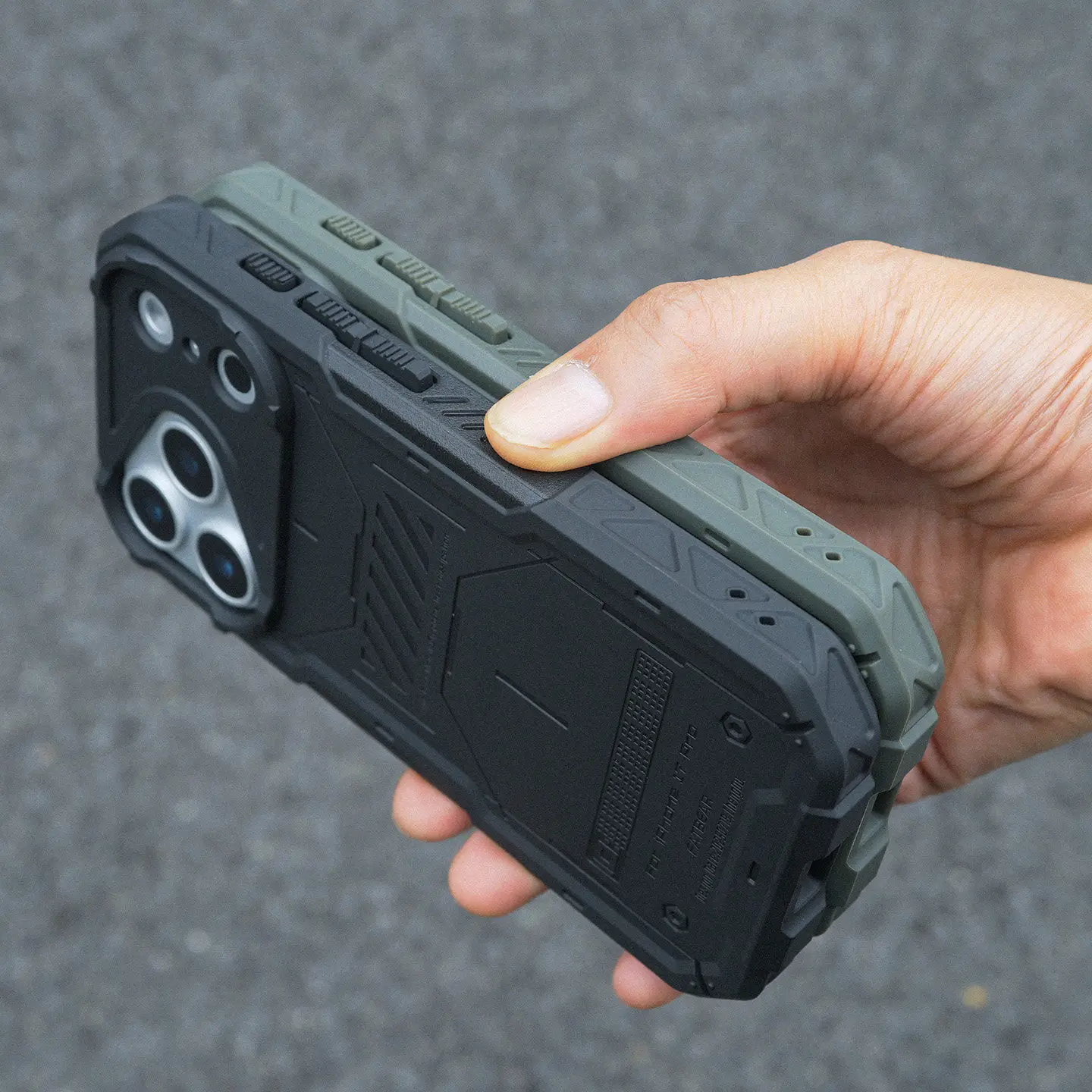 Suitable for iPhone17/Pro/MAX/Air series tactical anti-drop mobile phone case Graphene heat dissipation mobile phone case Magsaf