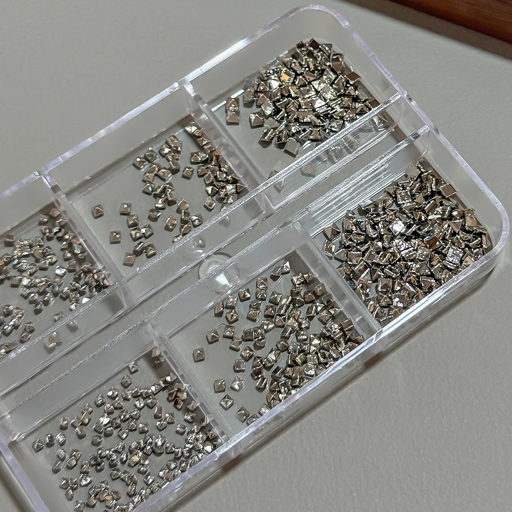360 Stück Silberlegierung Quadratische Nieten Y2K Nagelcharms Gun Black Golden Punk Spike Studs Nagelteile Quadratische Kegelnieten 3D Deko – Detail 7