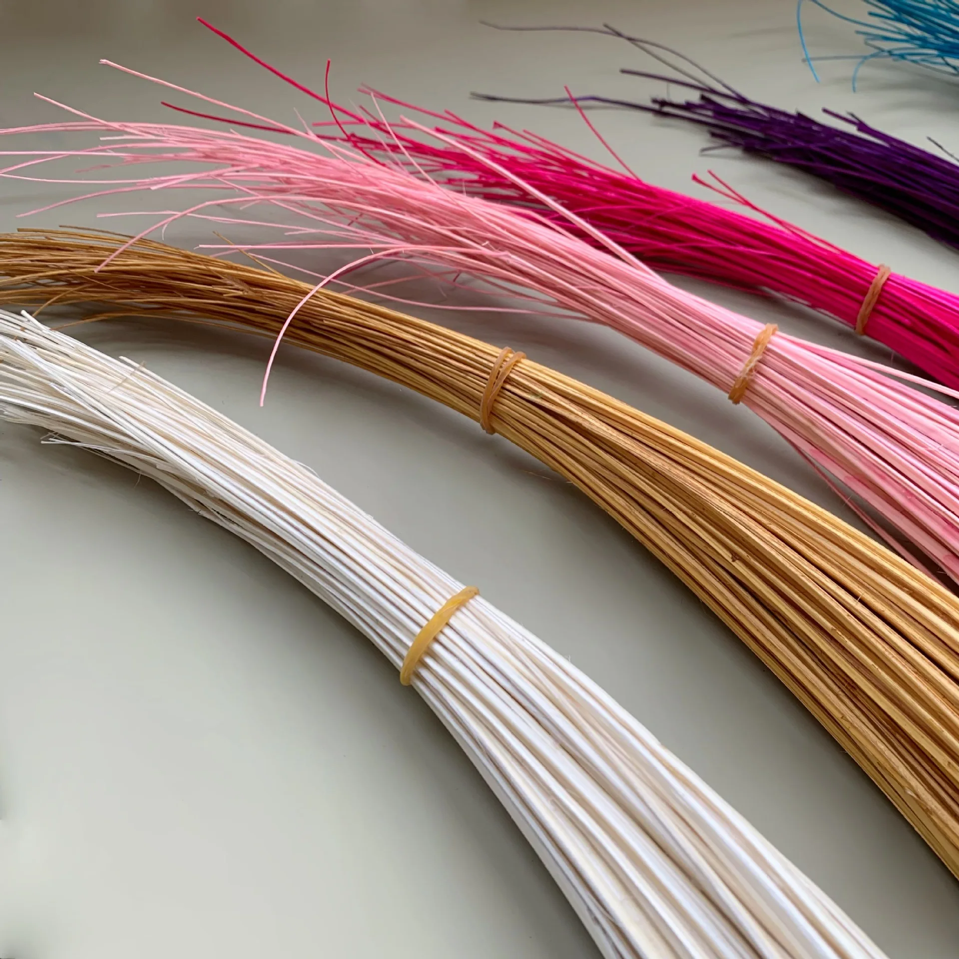 100 قطعة مجموعة ريش النعام 45-50 سنتيمتر قضيب الصلب ريشة الأشواك عالية الجودة ريشة النعام DIY بها بنفسك قبعات الحرف أغطية الرأس #1