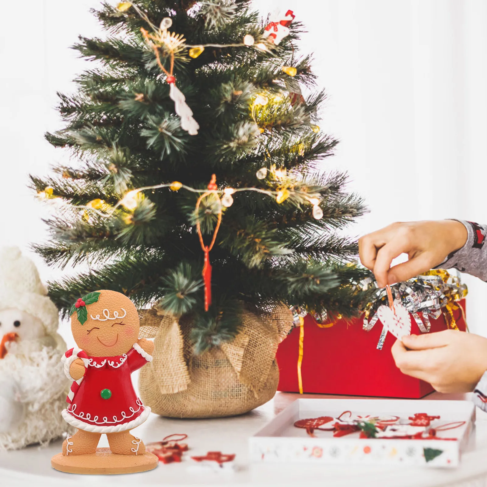 

Christmas Mini Gingerbread Man Resin Ornament Cute Xmas Table Centerpiece Decorative Holiday Party Decoration Festive Christmas