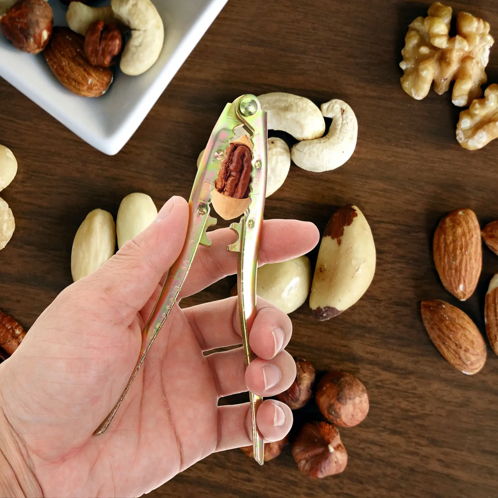 

4PCS Nutcracker Clip Kitchen Gadgets Shelling Easy Opener Iron Hazelnut Clamps Pine Nuts Tools Serrated Design Uniform H
