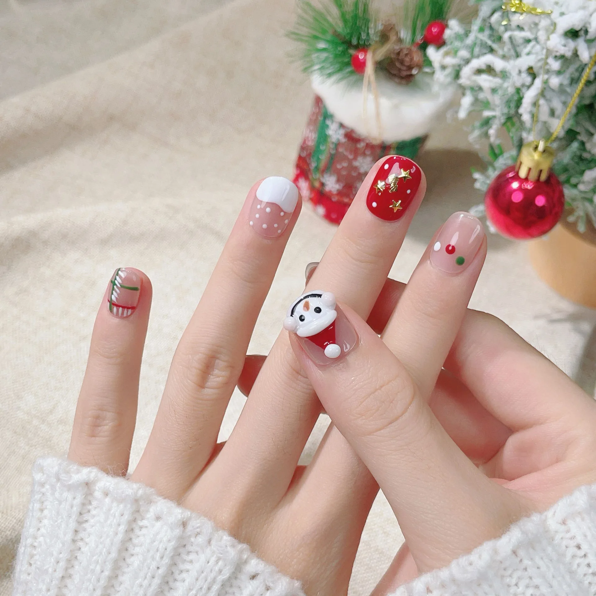 10pcs Handmade Lovely Press on Nails Christmas Santa Claus Snowmen Full Cover Manicure Wearable Short Nails Festival Gift