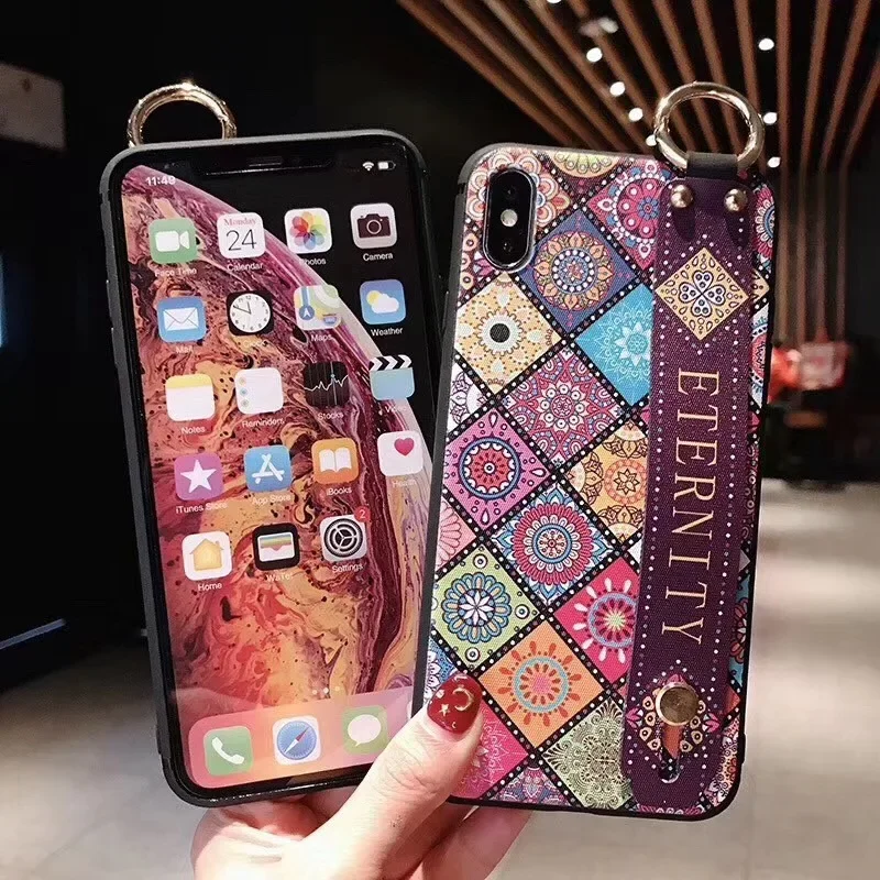 เคสโทรศัพท์แบบสายคล้องข้อมือลายตารางย้อนยุค ปี 2025 สำหรับ Samsung S25 Edge S24 S23 S22 Plus Ultra S21 S20 FE  วัสดุ TPU นิ่ม พร้อมขาตั้งในตัว