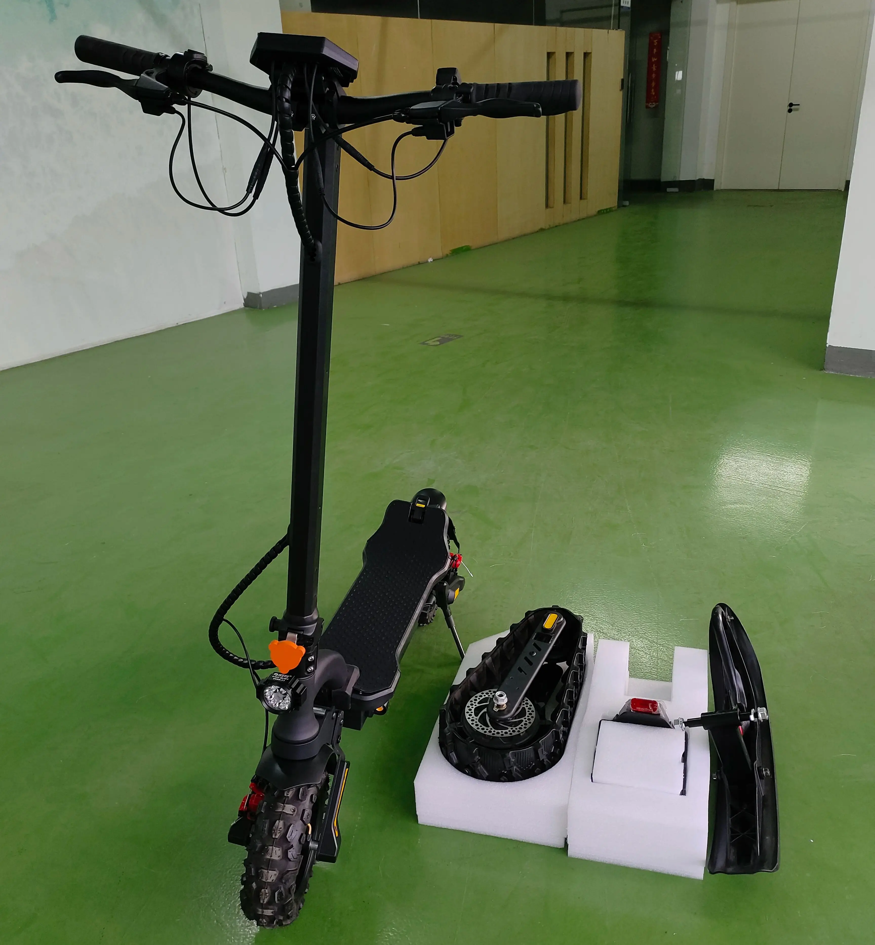 SWISS Warehouse Updated All-Terrain Snow Scooter 3-in-1 2000W 48V20Ah Tracked Electric Scooter Snow Sled With Ski Convert Kit
