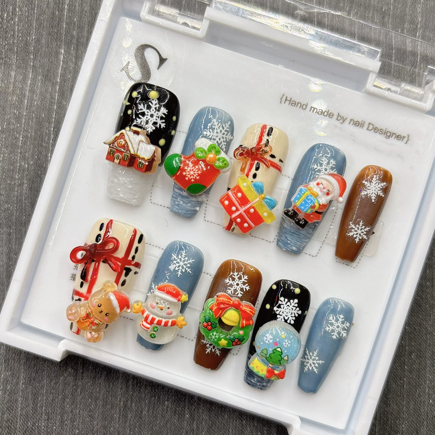 Winter Christmas Themed Press‑on Nails 3D Acrylic Snowflake Wreath Gift Ornaments Long Stiletto False Nails Reusable Handmade Ma