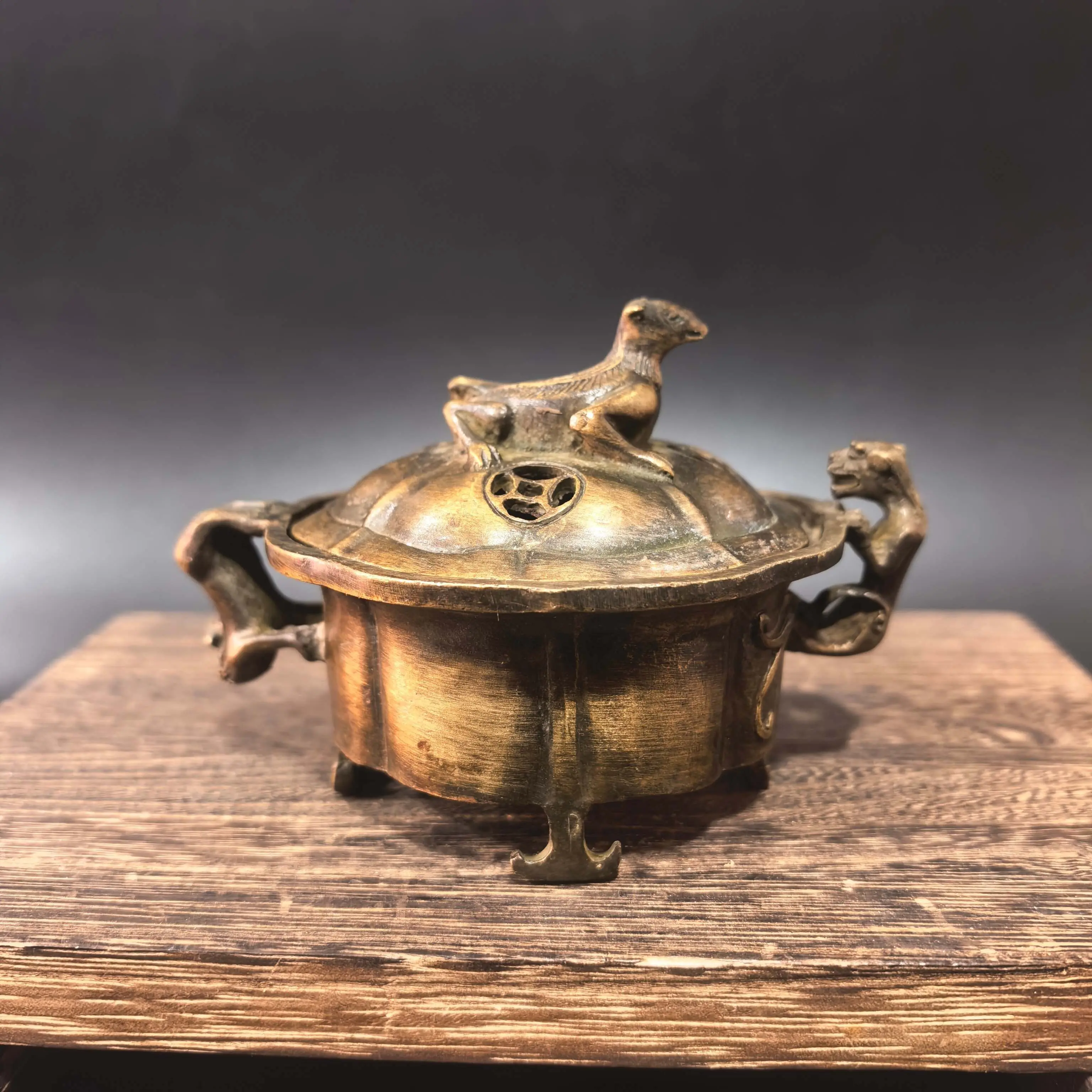 Antique Qianlong model auspicious beast binaural four-legged old-fashioned household incense burner indoor retro incense burner