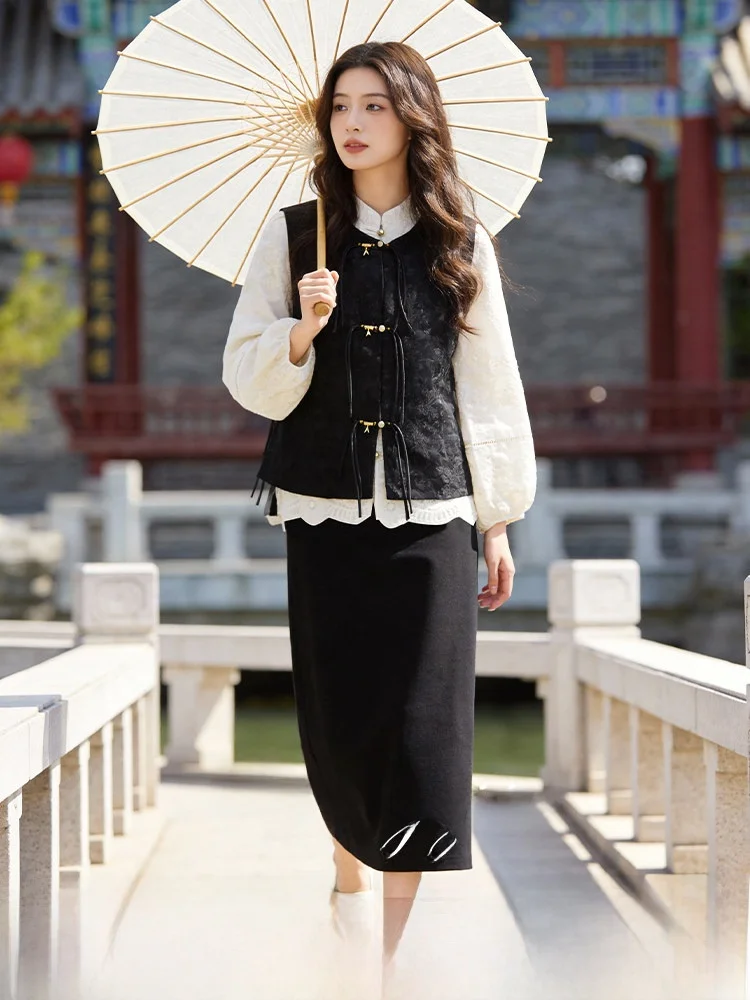 

Новый китайский комплект: женский топ-майка большого размера и юбка, весна 2026, модный костюм из двух предметов с вышивкой для повседневной носки