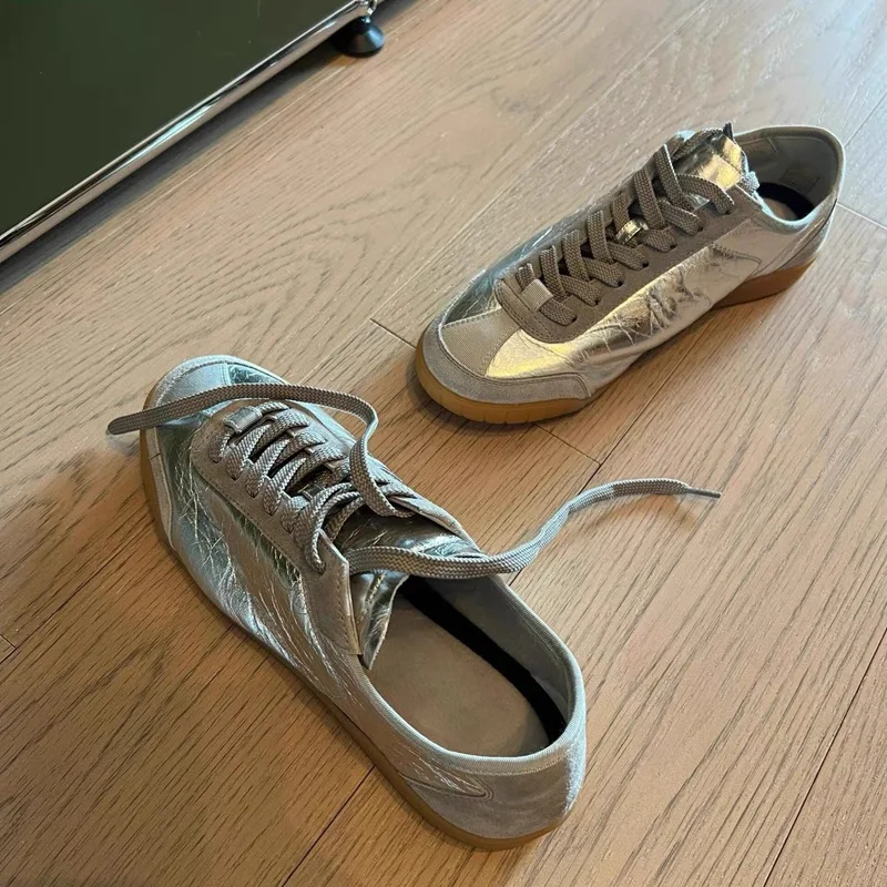 

Casual sports silver German training shoes spring new thick soled small leather shoes fashionable and versatile Le Fu shoes sing