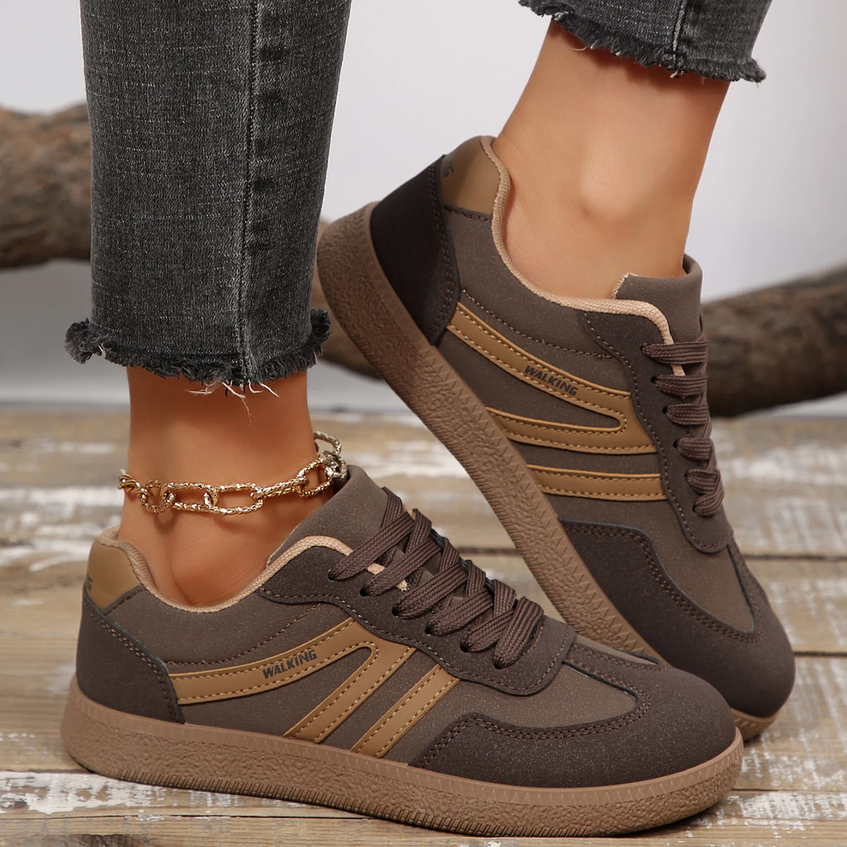 2026 Herbst Damenmode Wildleder-Sneaker mit Doppelschnalle und Metall-Details Leichte Atmungsaktive Bequeme Freizeitschuhe