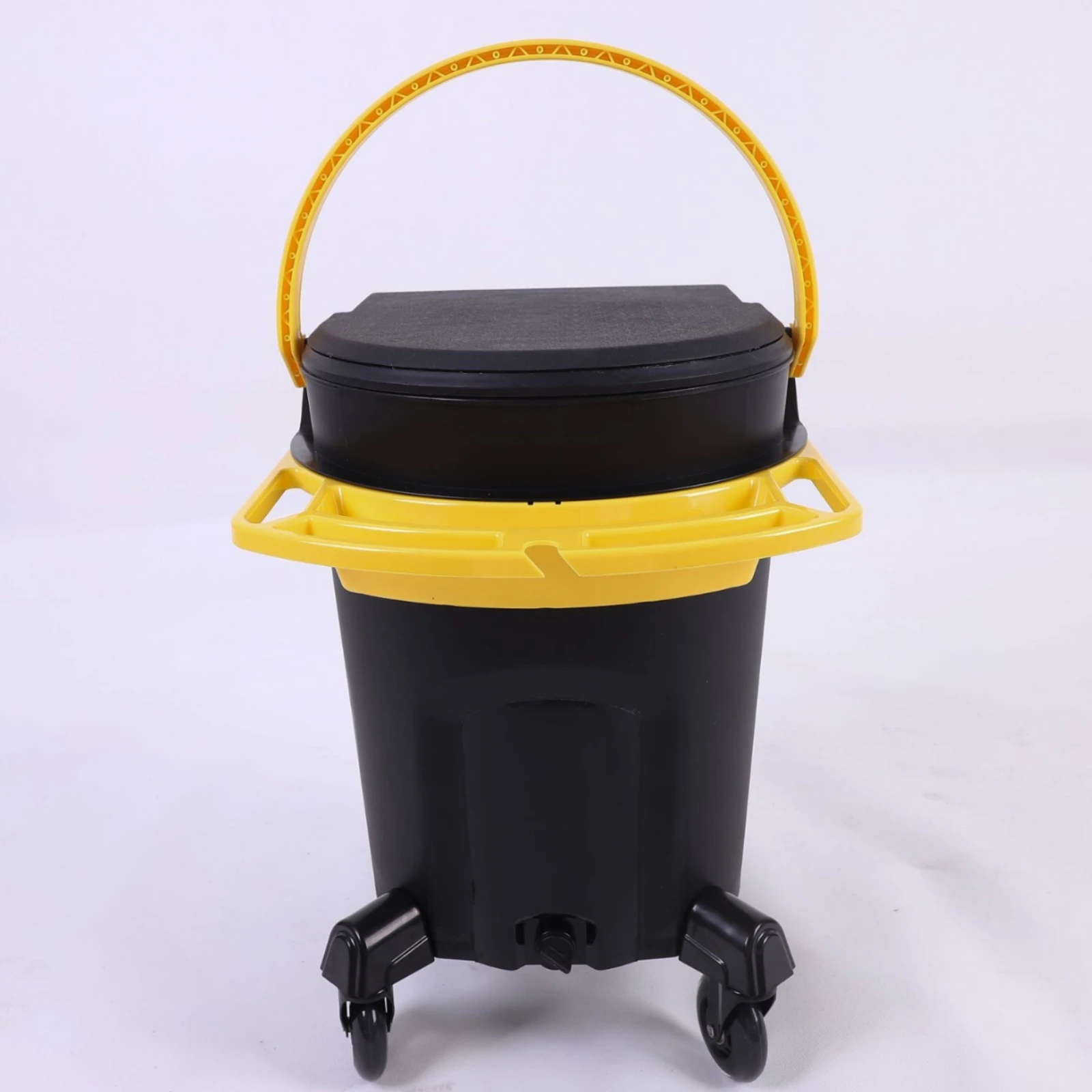 

Easy to Clean Rolling Wash Bucket Heavy-duty Bucket with Wheels for Car Detailing and Enthusiasts