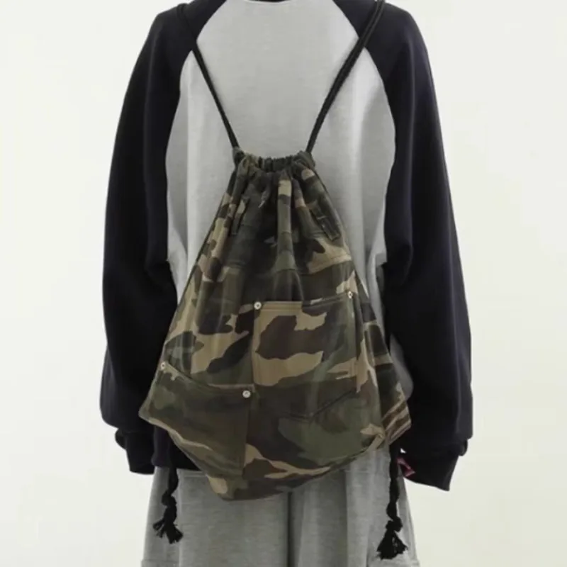Eimer-Rucksack mit Camo-Muster, trendig, cool, für Männer und Frauen, lässiger Outdoor-Stil, leichter und modischer cooler Rucksack
