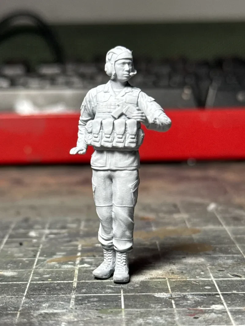 

1/35 Resin Model Figure Soldiers Driving Tanks Gk Micro Miniature 3d Printed White Model Toy Unassembled And Unpainted Kit