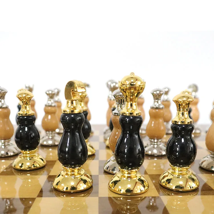 2021 الصين تصميم جديد الشطرنج المحمولة رائجة البيع سعر جيد الشطرنج الكلاسيكي مجموعة الشطرنج الذكية