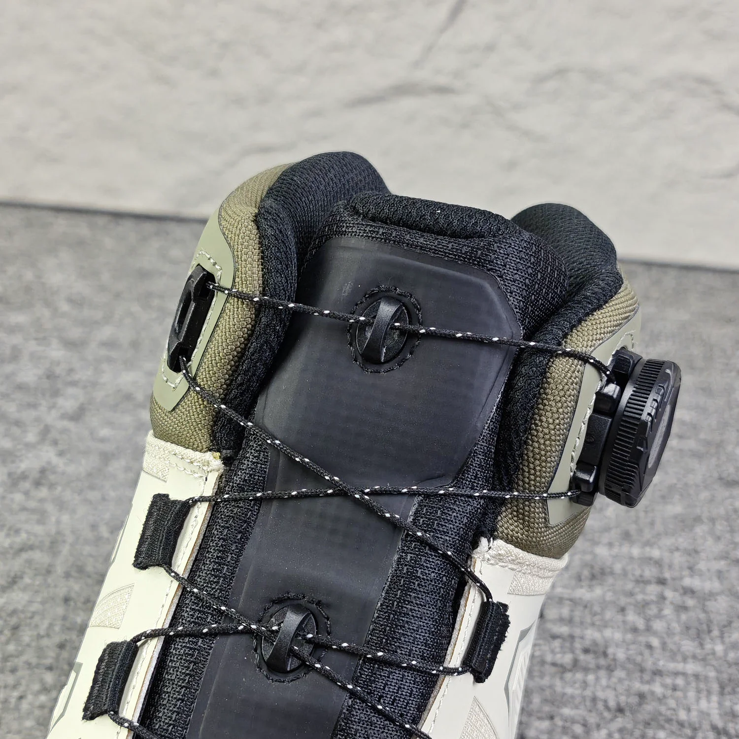 

Men's Breathable Bouncing Trail Running Shoes Sneakers Anti-slip Cushioning Outdoor Thick Sole Running Shoes