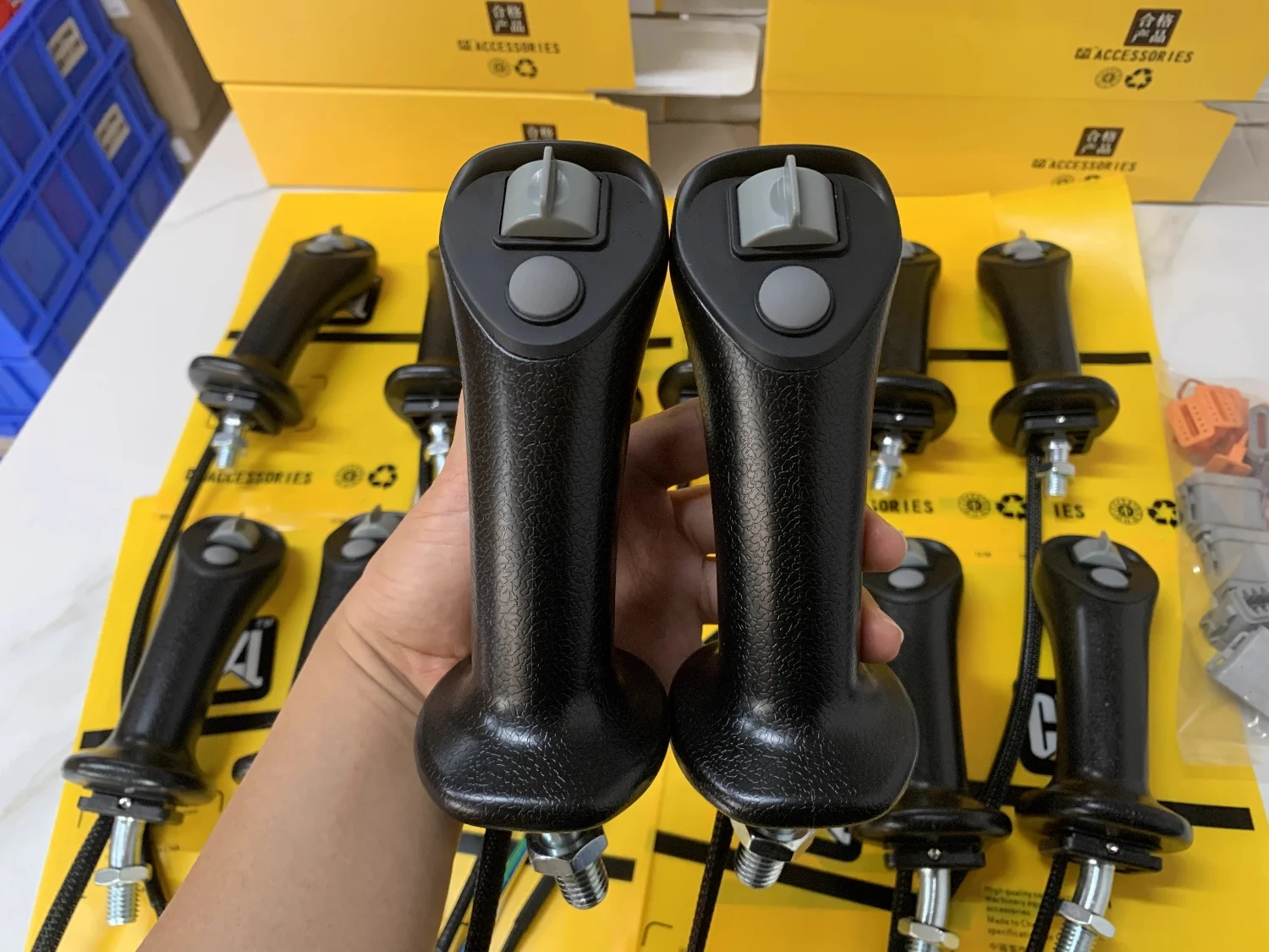 

Bobcat E20 27 25 17 Doosan 17 Electronic Control Multi-Function System Joystick Handle Excavator Parts High Quality