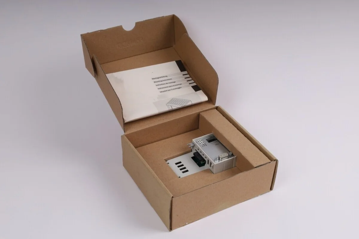 

100% Original New EMF2102IBCV001 E84AYM30S E84AYCPMV/S E84DGFCREJP Inverter 1 Year Warranty Fast Shipping