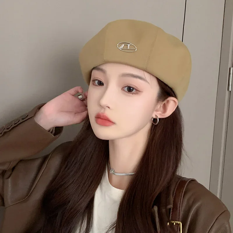

Women's Beret with Metal Logo, Summer Thin Breathable Baker Boy Hat, Big Head Friendly Retro Cap Fashion Slouchy Peaked Cap