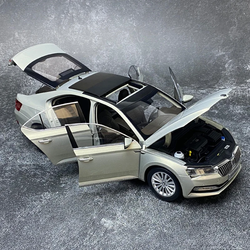 Nieuw 1:18 Skoda Prachtig Gelegeerd Automodel Diecast Metalen Speelgoedvoertuigen Automodel Hoge Simulatie Collectie Kindercadeaus Decoratie