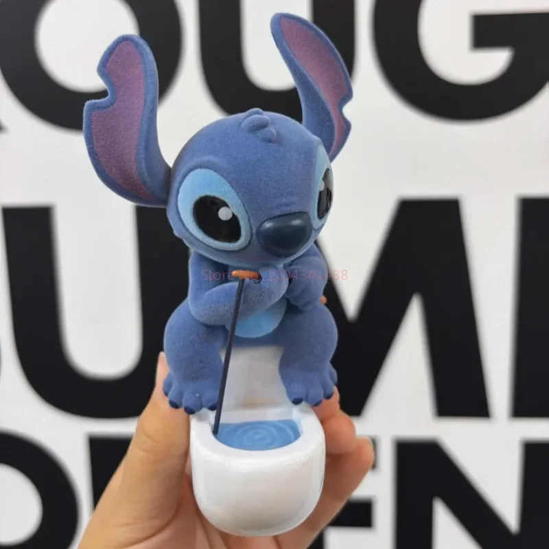 Novo 100% genuíno 52 brinquedos disney stitch super problema fabricante série caixa cega boneca bonito ornamento de mesa coleção presentes aniversário
