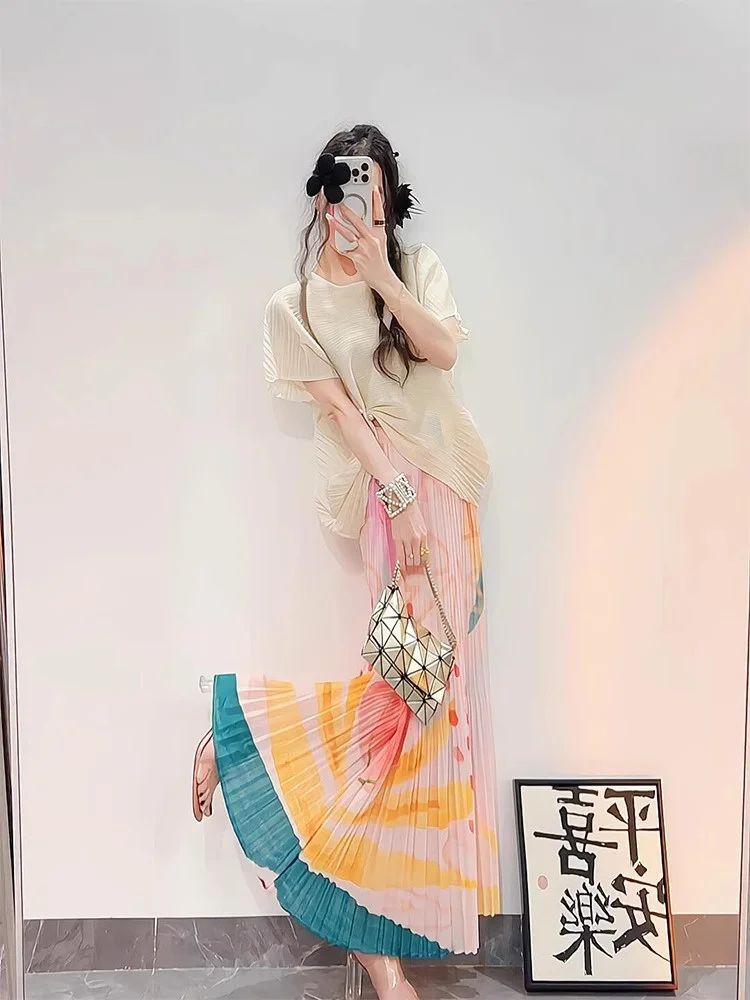 

Millet White round Neck Short Sleeve Printed Skirt Set Summer Fashion Half Skirt Pleated Two-Piece Set from Sanza Art Creation