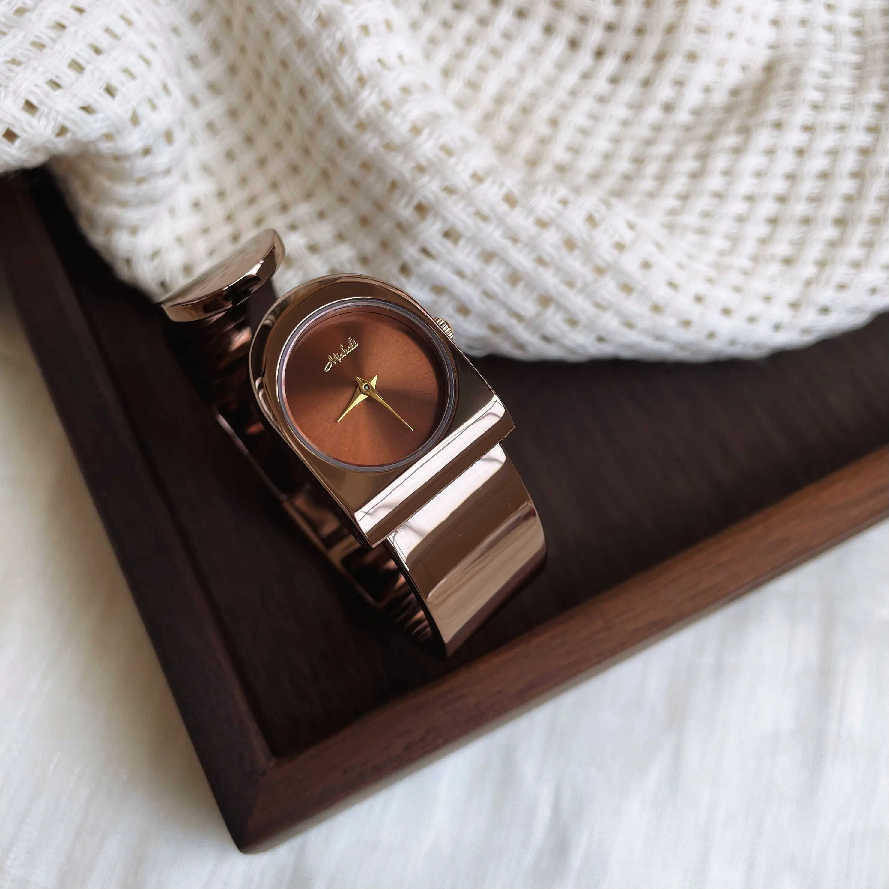 Brown Bracelet Watch 2026 New Personality Fashion High-End Design Luxury Quartz Watch Ladies Birthday Gift Watch