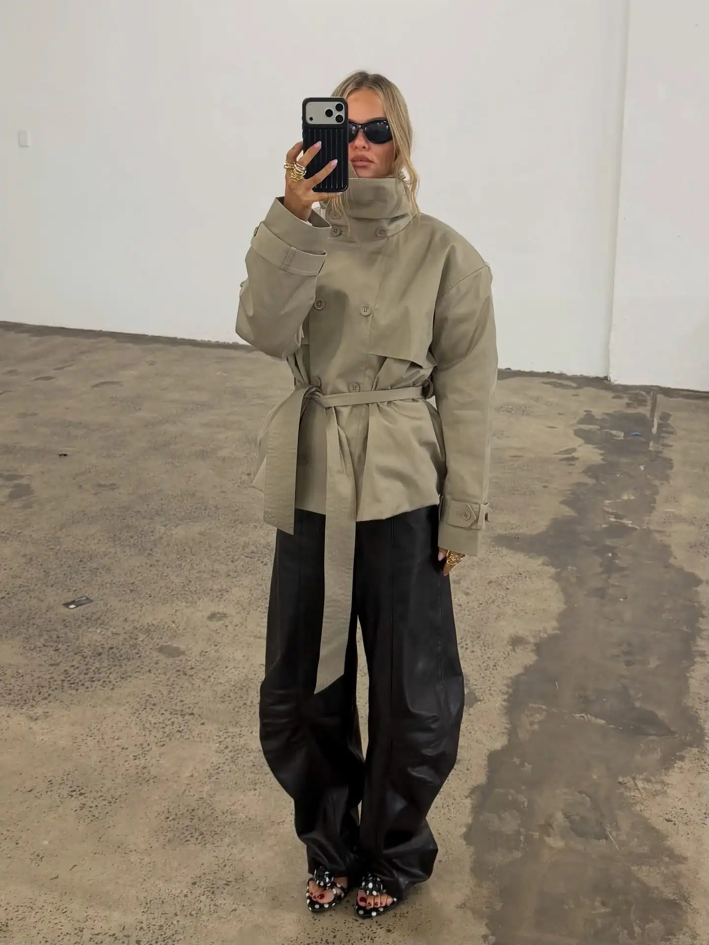 Laur Beige Short Trench Coat Women Stand Collar Double Breasted Belt Flared Hem Spring Elegant Windbreaker 2026