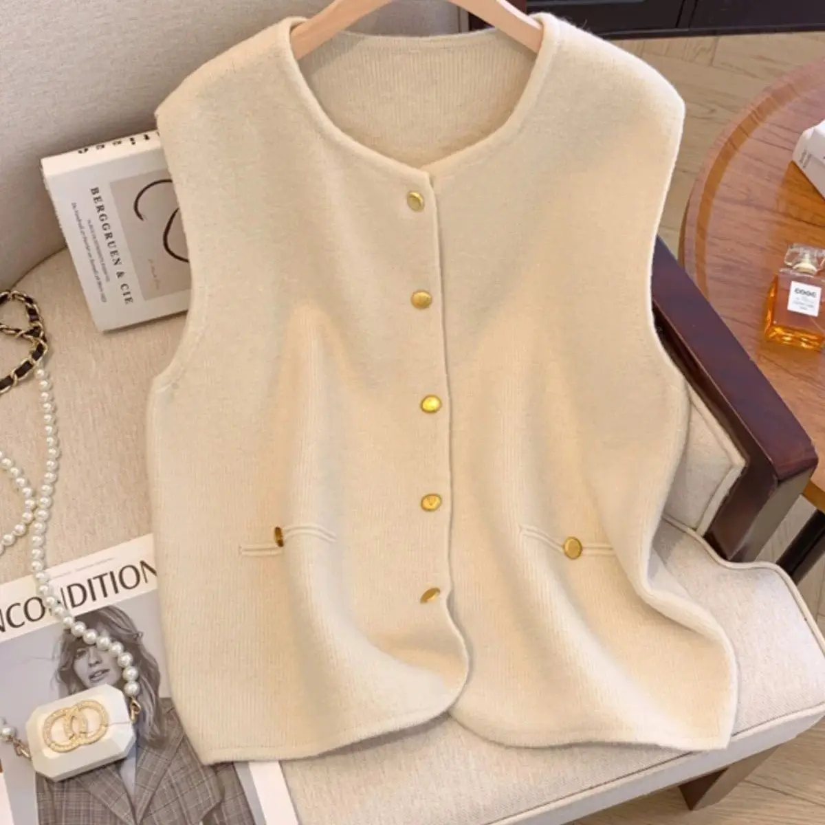 

Gagarich New Gentle Single Row Knitted Versatile Button Vest Korean Round Neck Cardigan Small Gold Sleeveless Camisole Vest Top