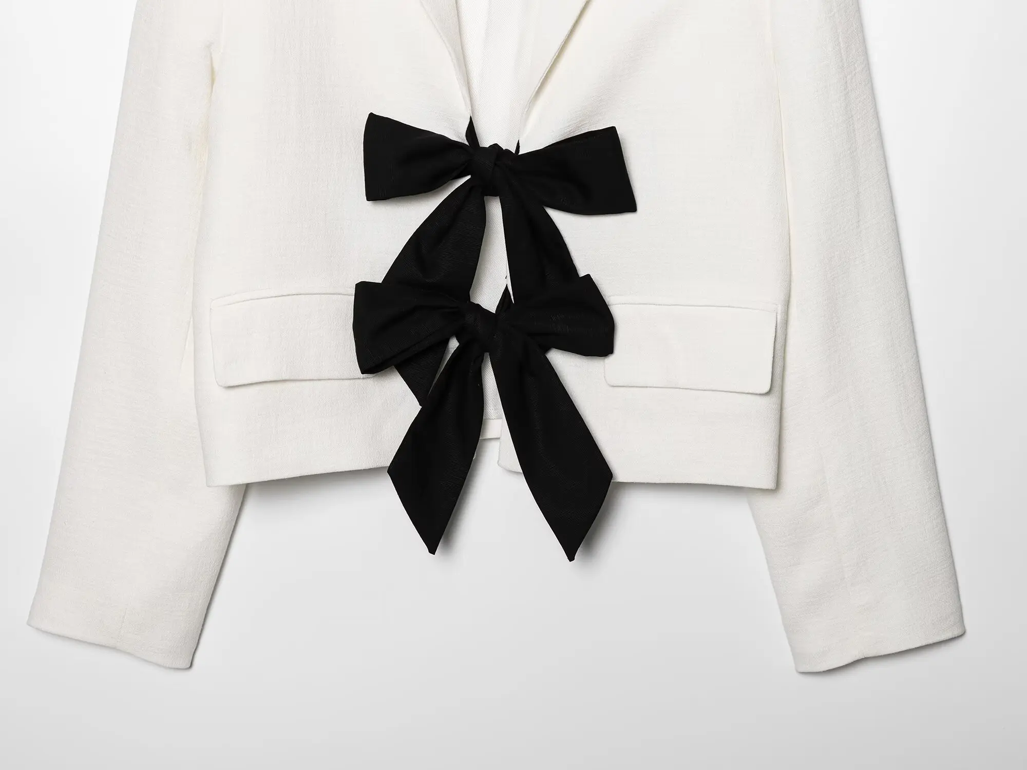 2025RARA Moda Contraste Cor Design Simples e Versátil Arco Curto Terno Jaqueta Novo Verão Roupas Femininas