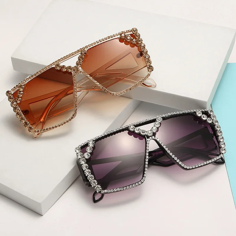 Rhinestone Shine Brand Design Sunglasses Fashion Women Grey Sun Glasses Trendy Decoration Sun Shades for Party Driving