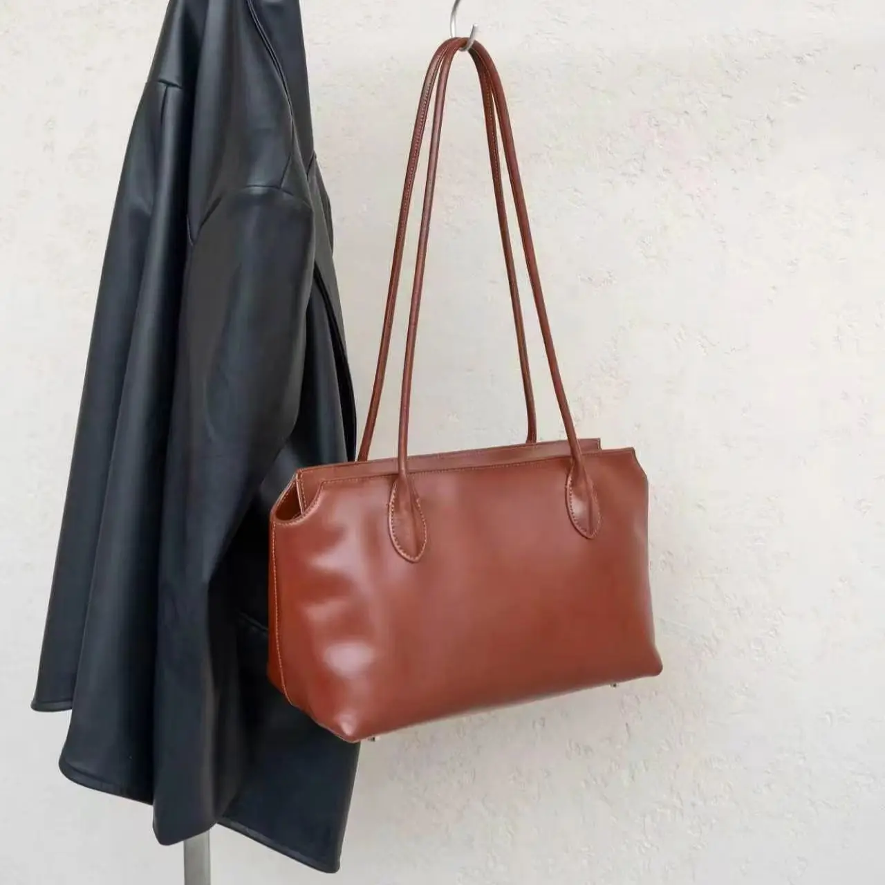Women's Minimalist Vintage Leather Tote Bag Long Strap Underarm Shoulder Bag Large Capacity Daily Office Commuter Handbag 2026